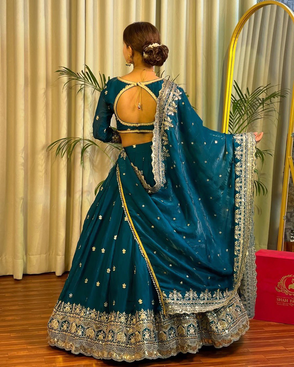 NOW TRENDING WEDDING ESPECIAL LEHENGA SET