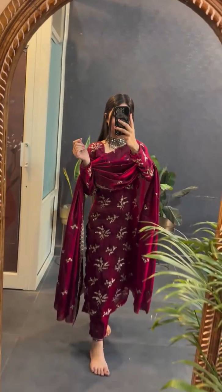 New Beautiful Suit With Dupatta