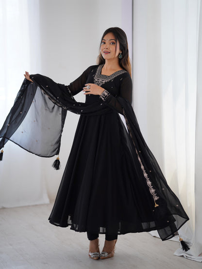New beautiful Heavy Anarkali Suit